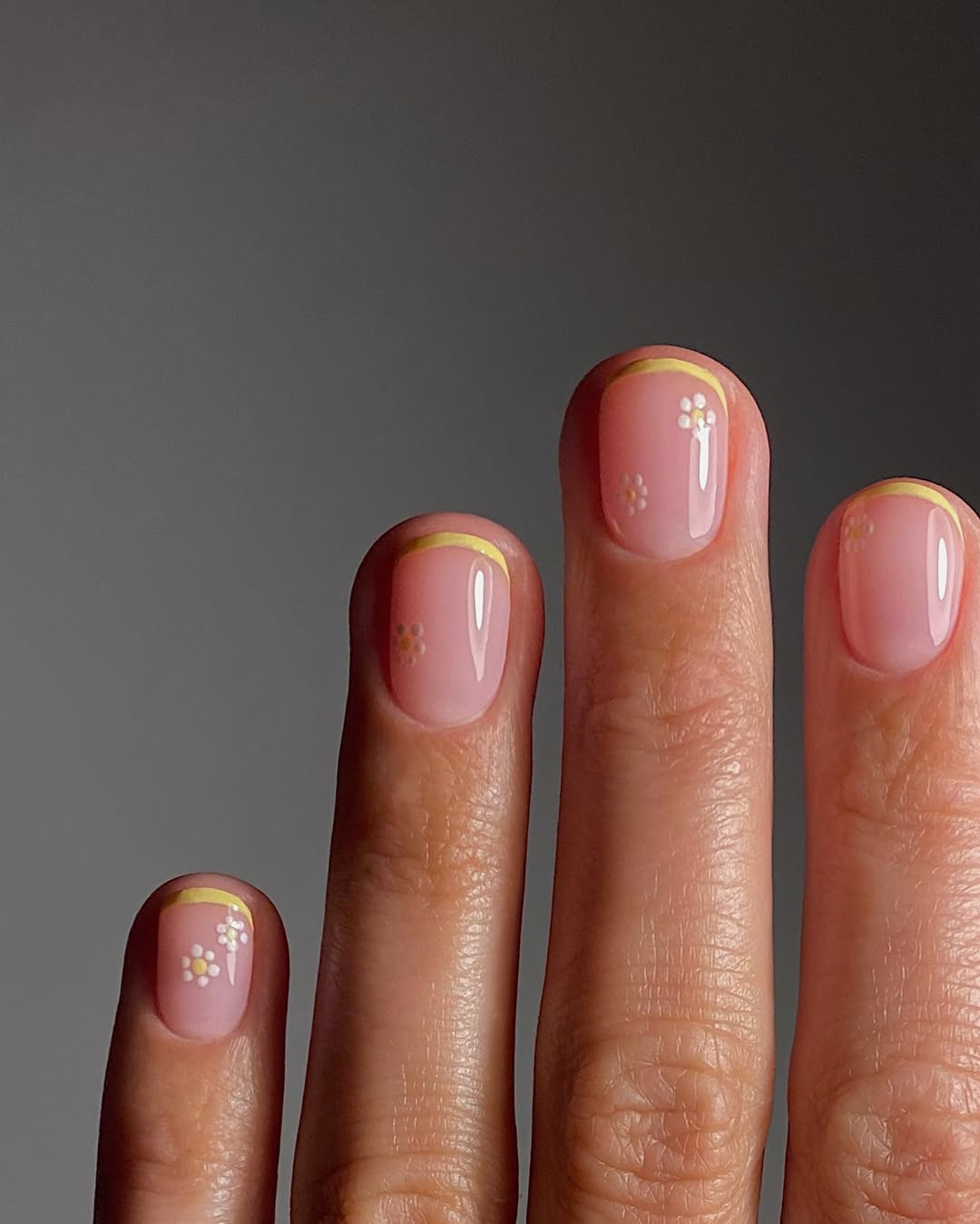 New age: кокетливые и романтичные идеи летнего маникюра 