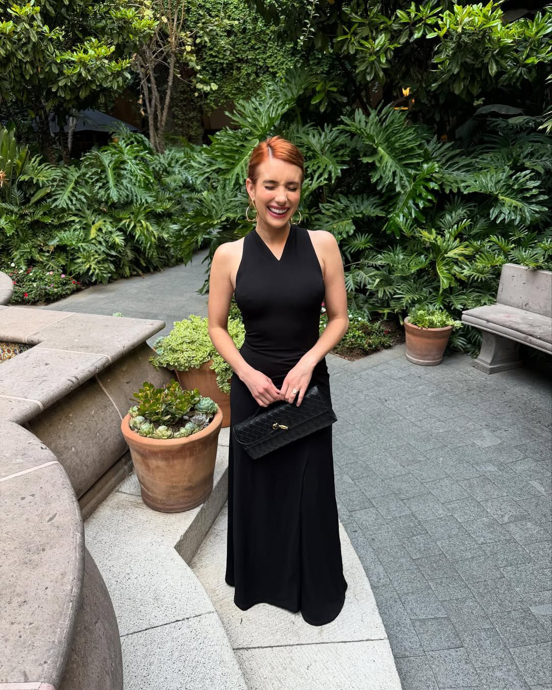 Где найти сумку East-West как у Эммы Робертс?