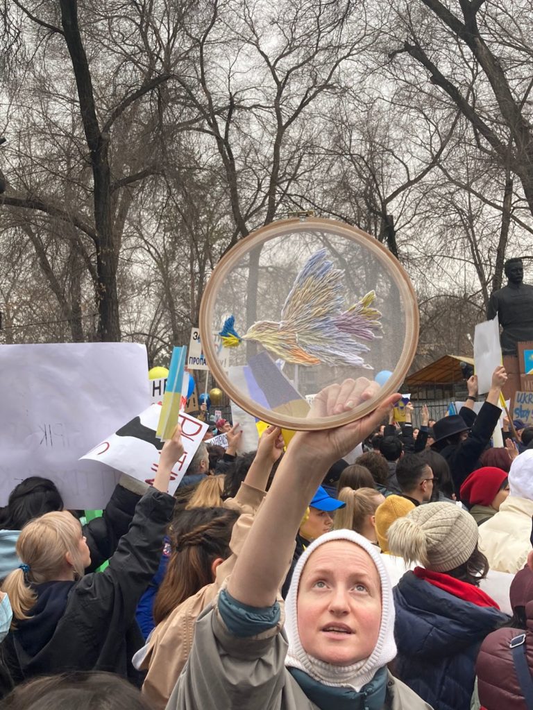 мирный митинг в Алматы
