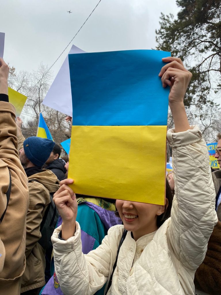 мирный митинг в Алматы