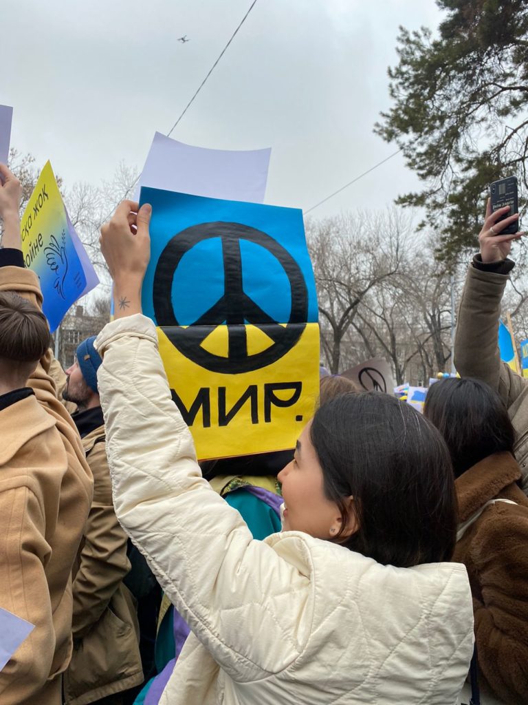 мирный митинг в Алматы
