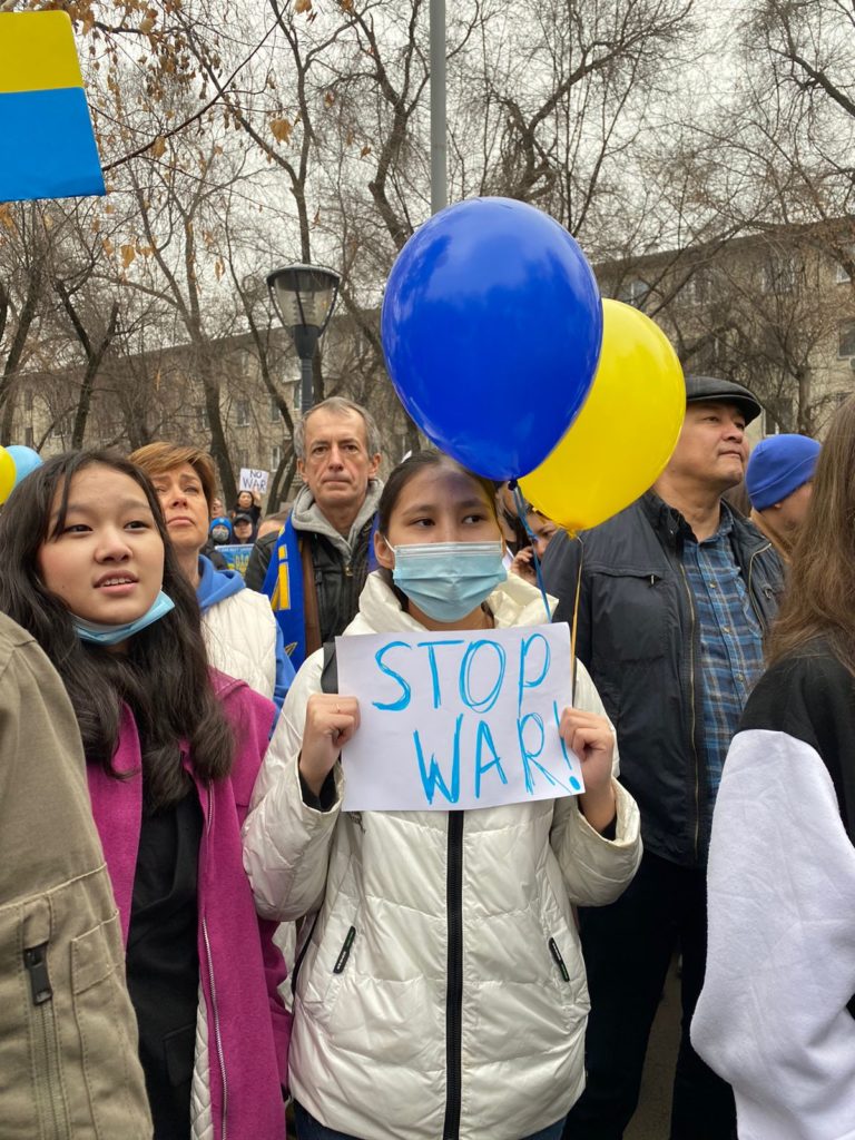 мирный митинг в Алматы