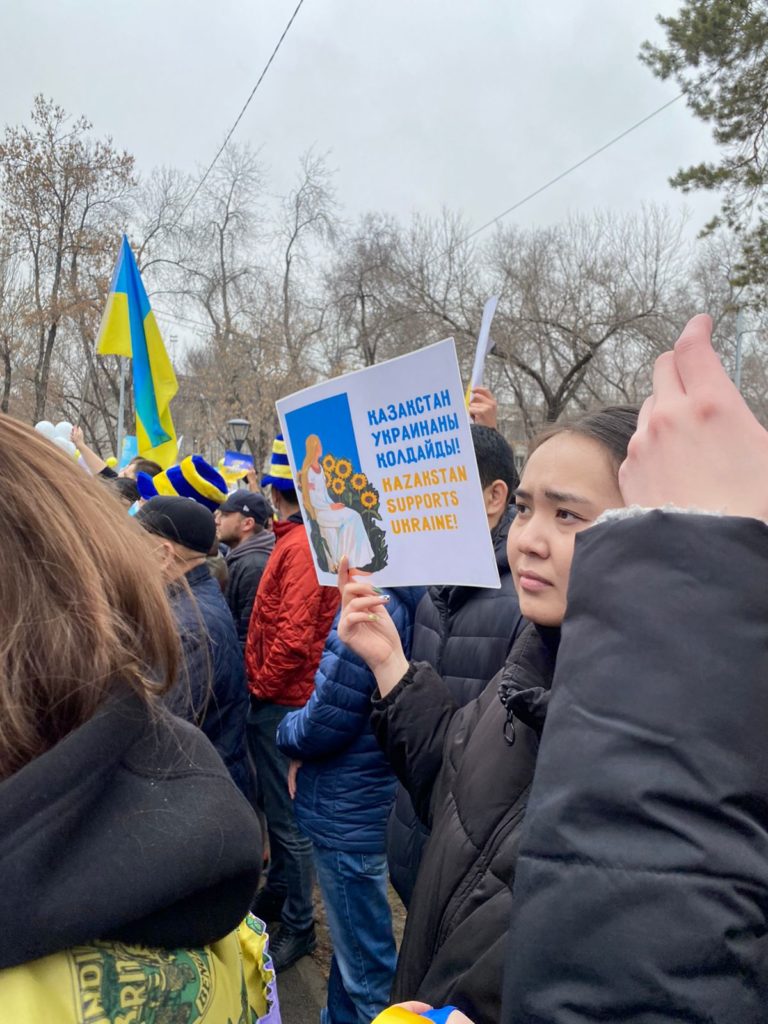 мирный митинг в Алматы