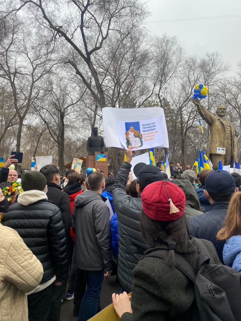 мирный митинг в Алматы