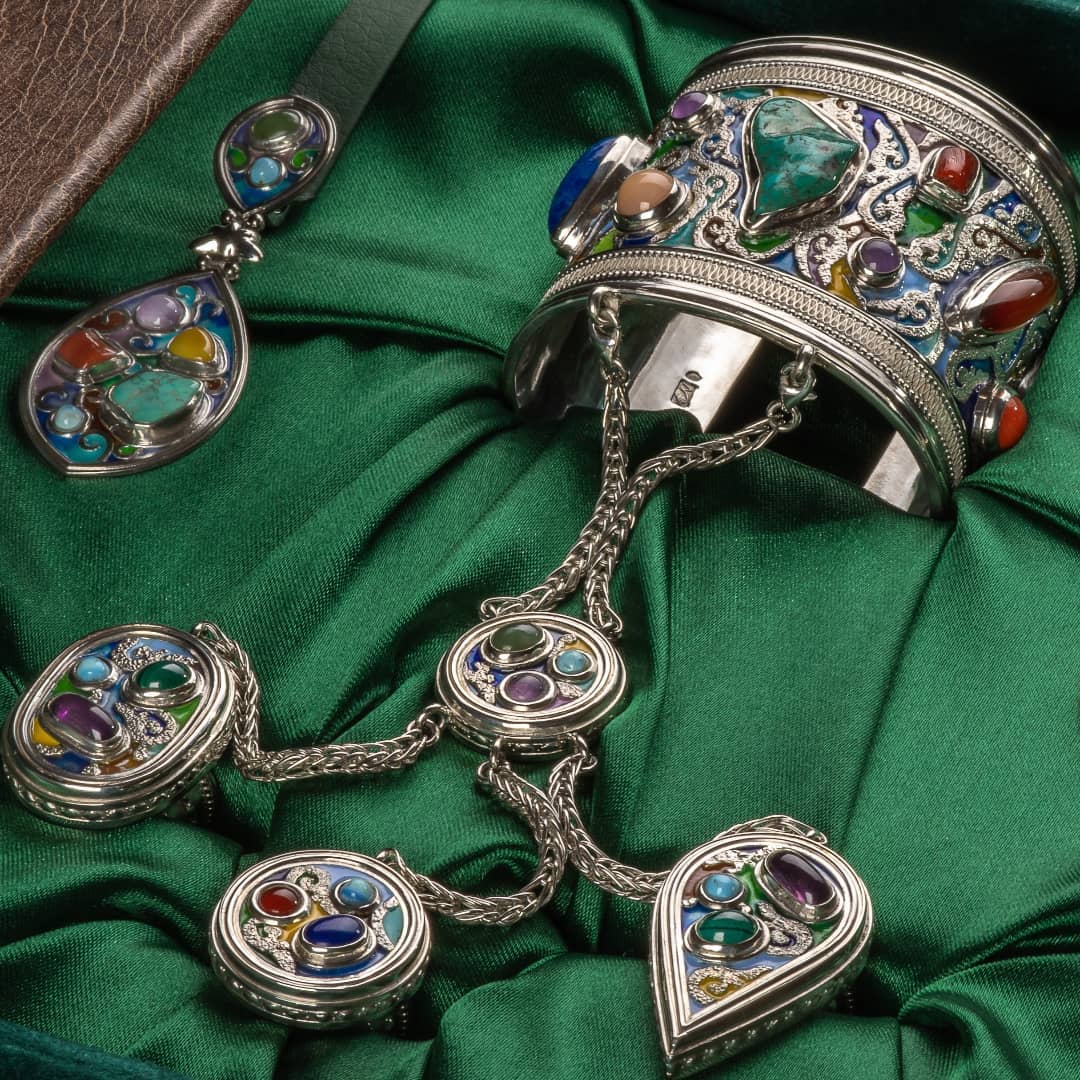 Бесбілезік: Қазақтың этникалық әшекейінің тарихы
