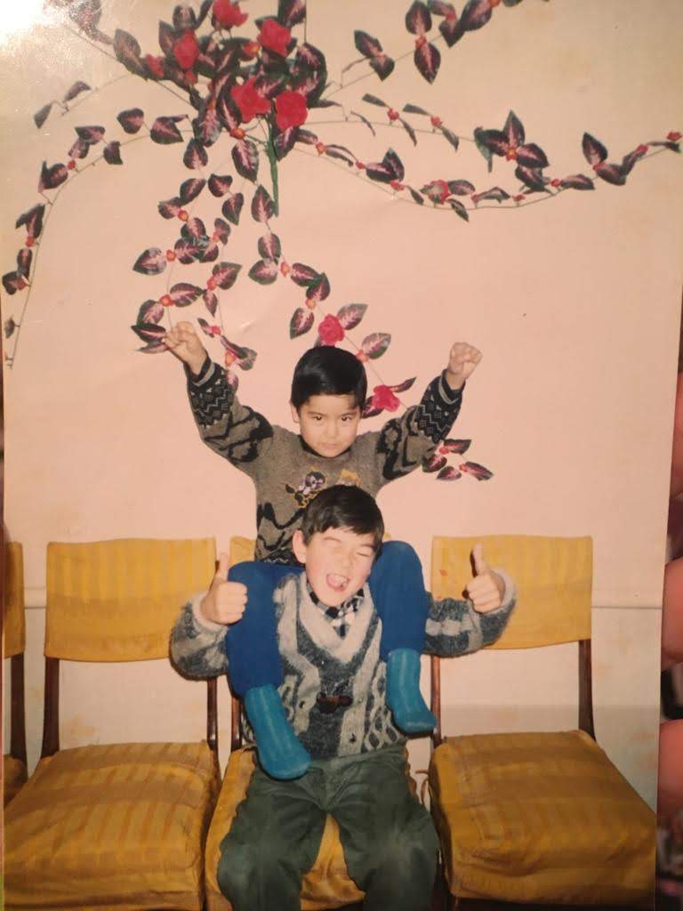 «Жұлдыздар танымалдылыққа дейін және қазір…»  Рауан Романи ескі фотосуретін көрсетті