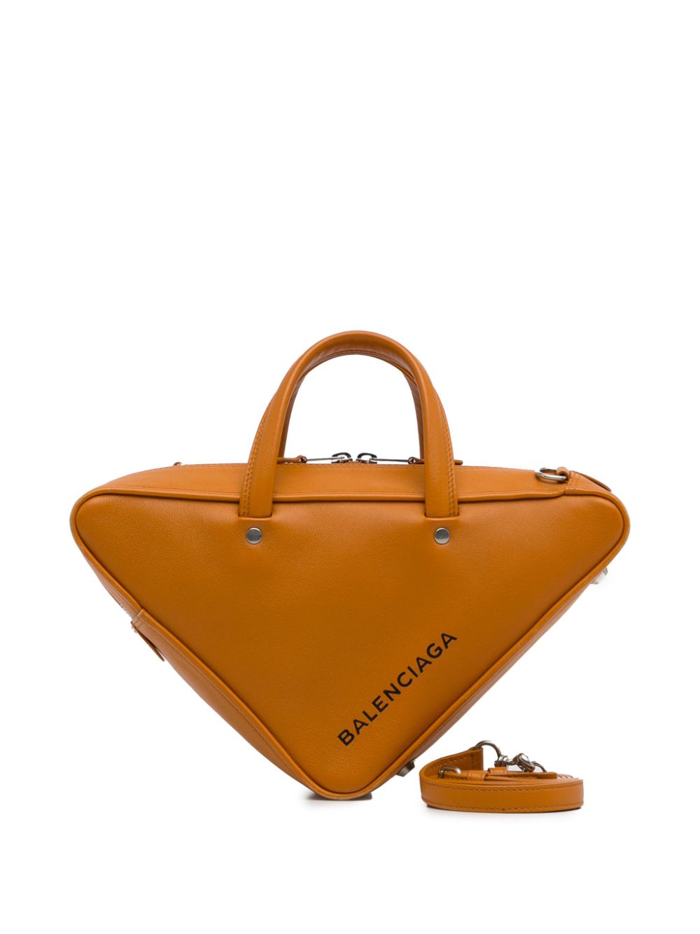 теории заговора в мире моды