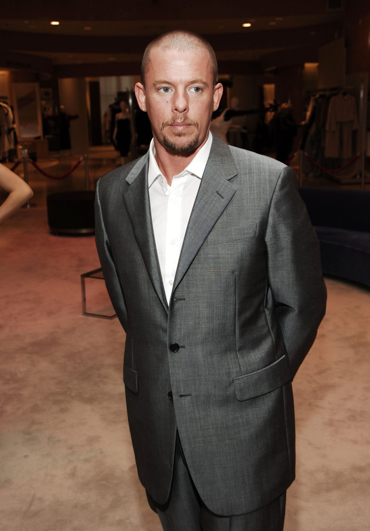 теории заговора в мире моды