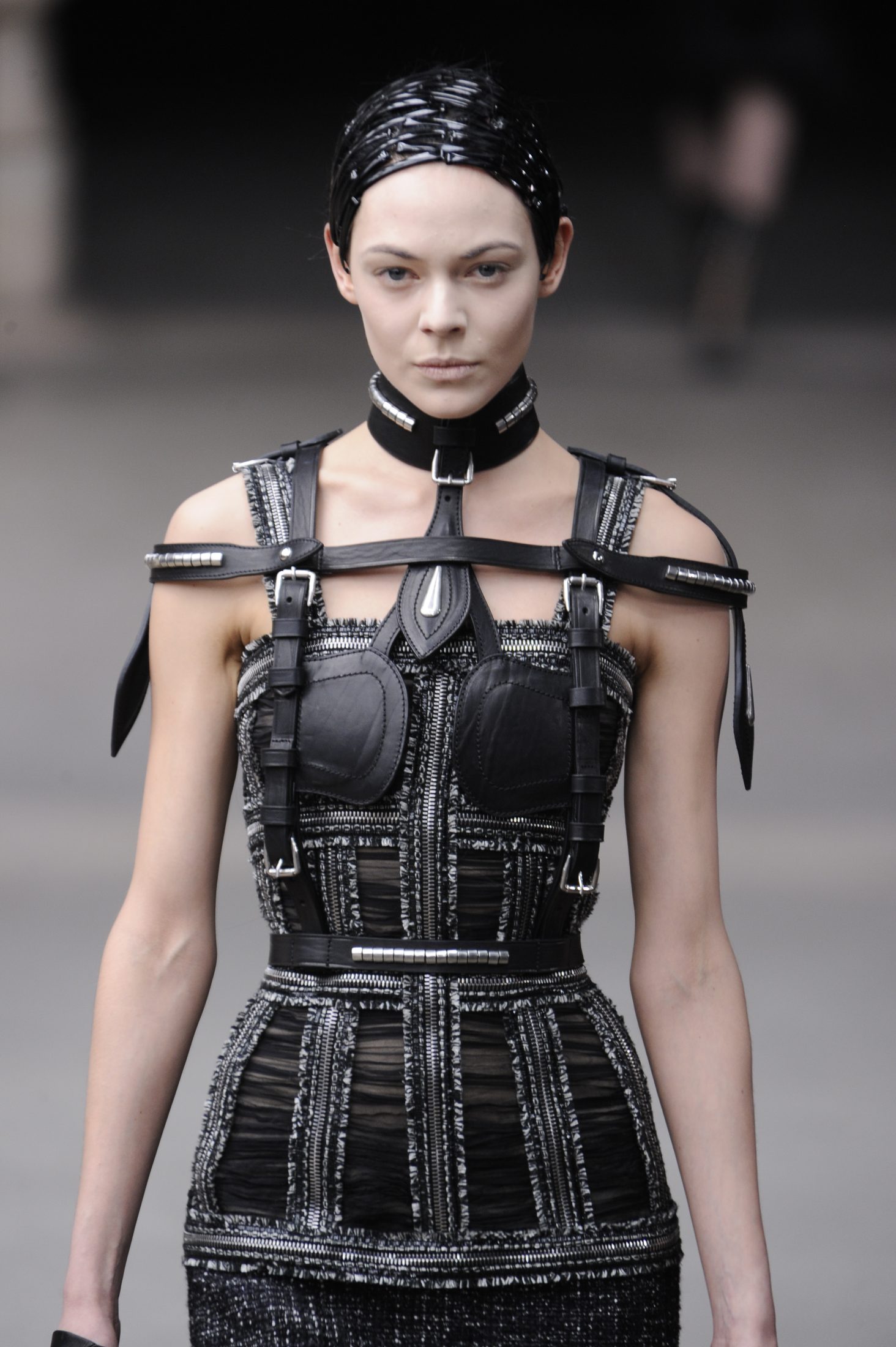 теории заговора в мире моды