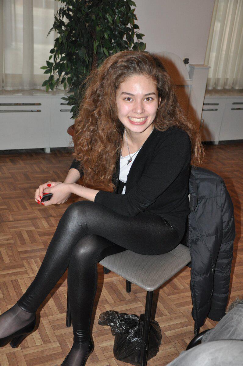 «Жұлдыздар танымалдылыққа дейін және қазір…» Альмира Тұрсын бала кезіндегі ескі фотосуретін көрсетті