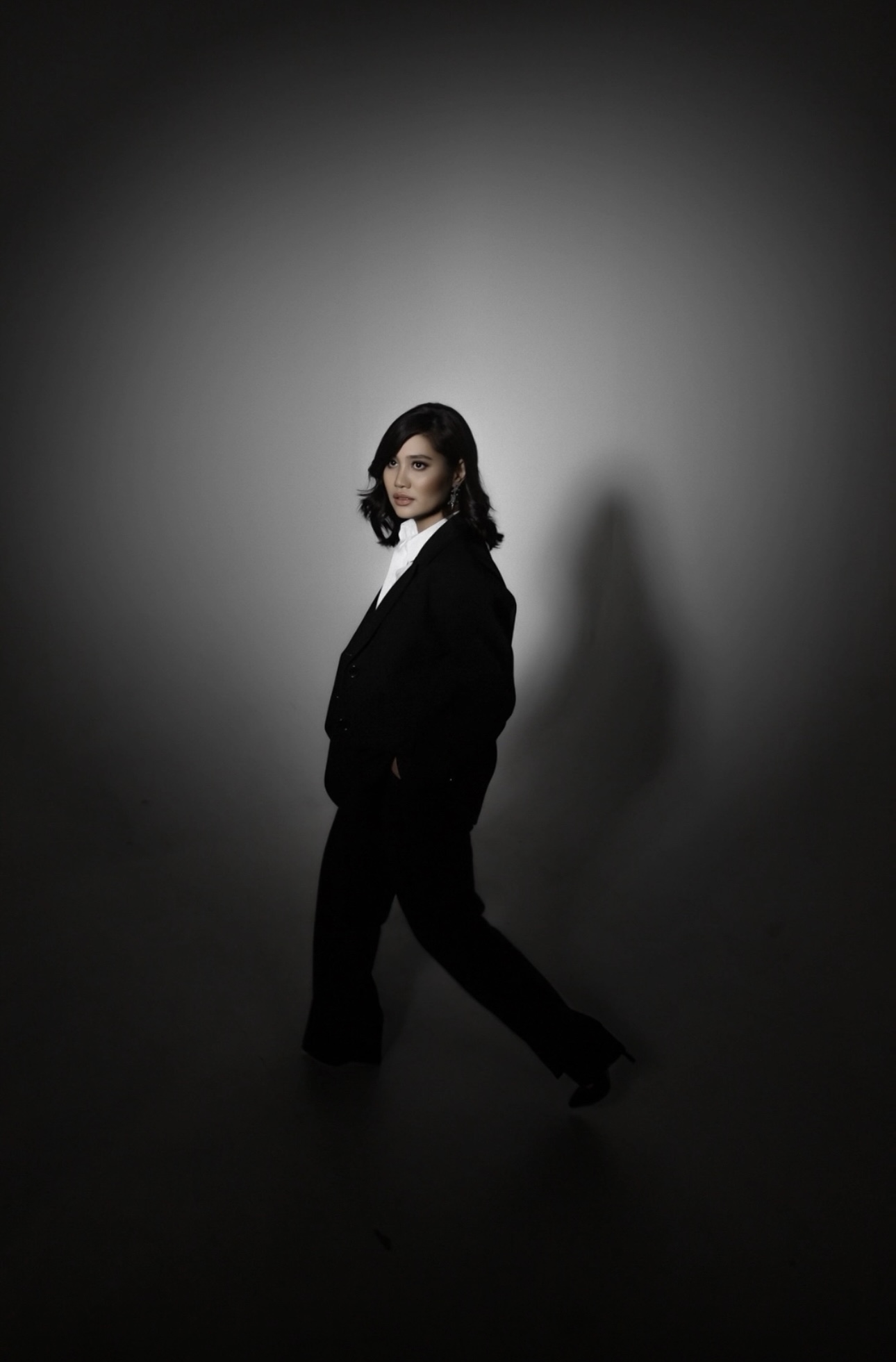 «Жұлдыздар: танымалдыққа дейін және қазір…» Зарина Кармен жас кезіндегі ескі фотосуретін көрсетті