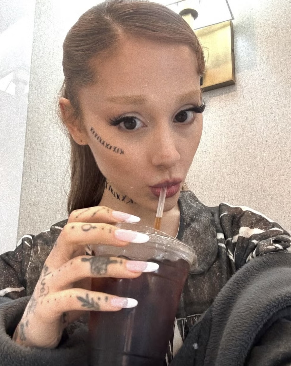 Ариана Гранде больше не блондинка 